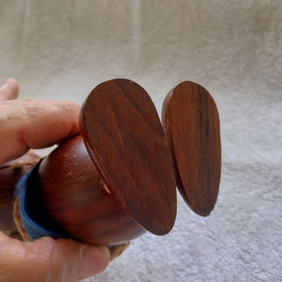 Mid Century teak Scandinavian buck toothed 8 1/2 clown? bear, chipmonk figurine - Picture 9 of 10